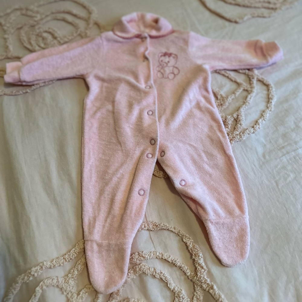 Vintage Carter’s Pink Bear & Bow Embroidered Newborn Onesie 🐻 🎀